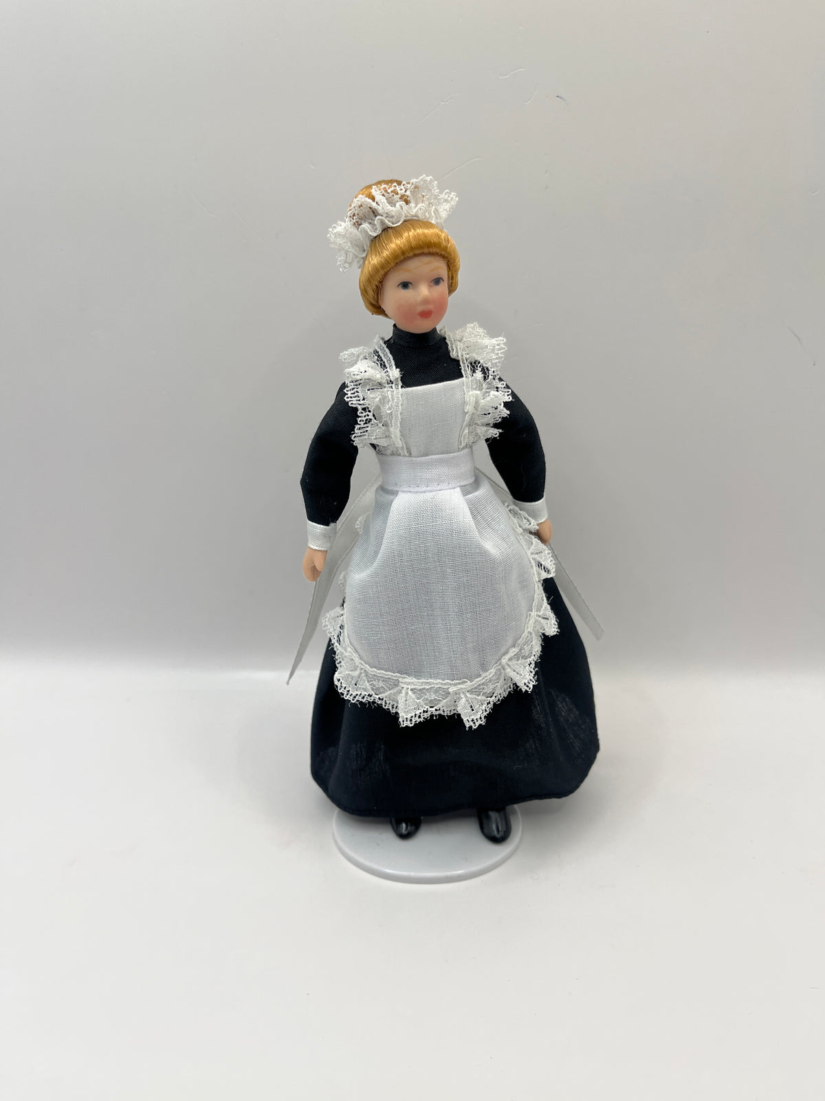 DP053 - Maid in black and white