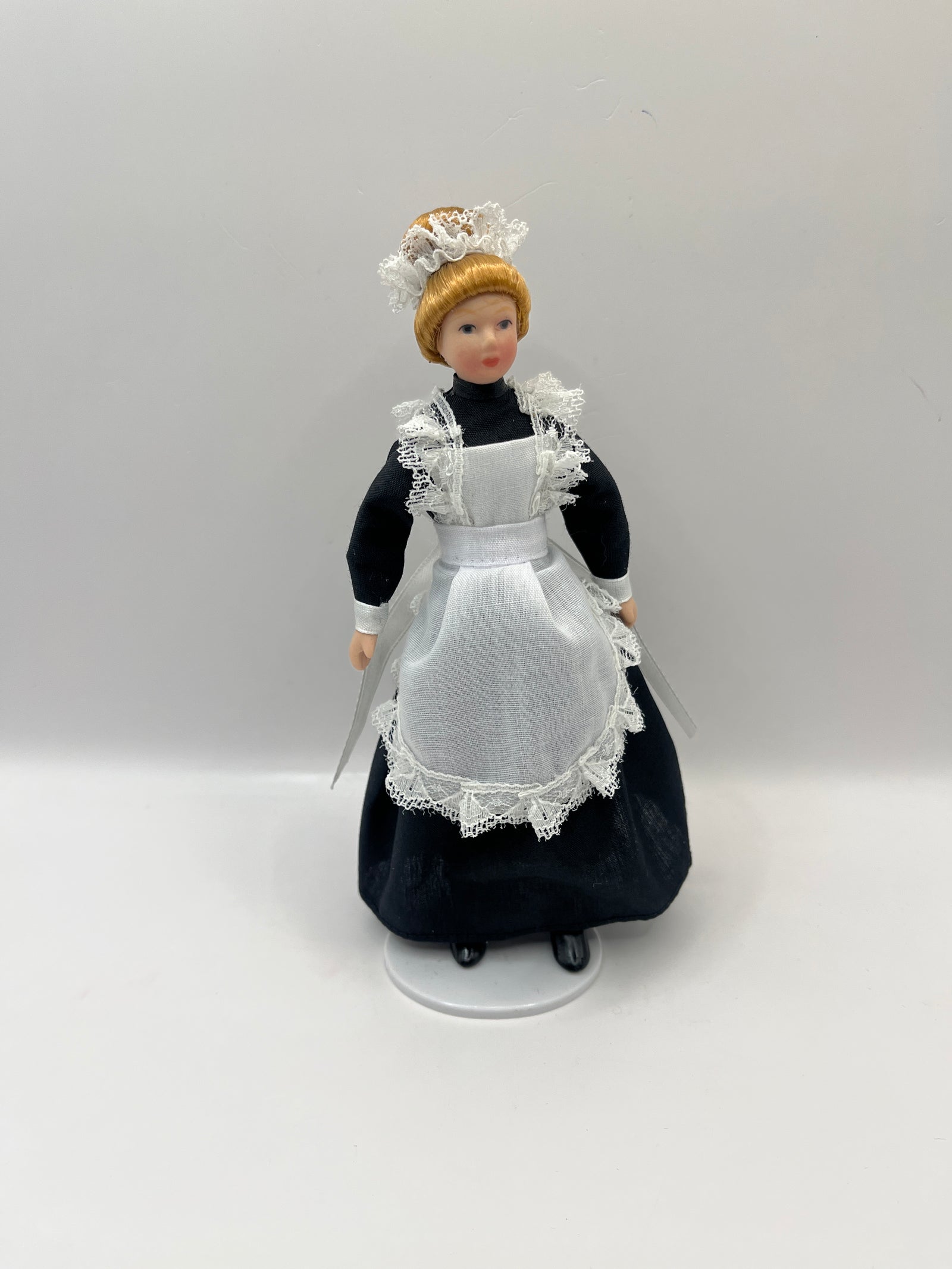 DP053 - Maid in black and white