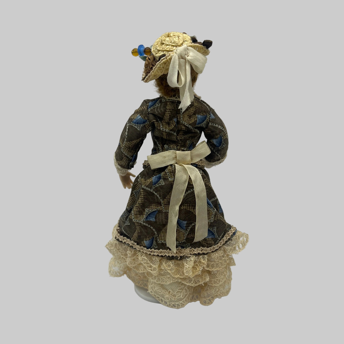 Artisan dolls house lady figure