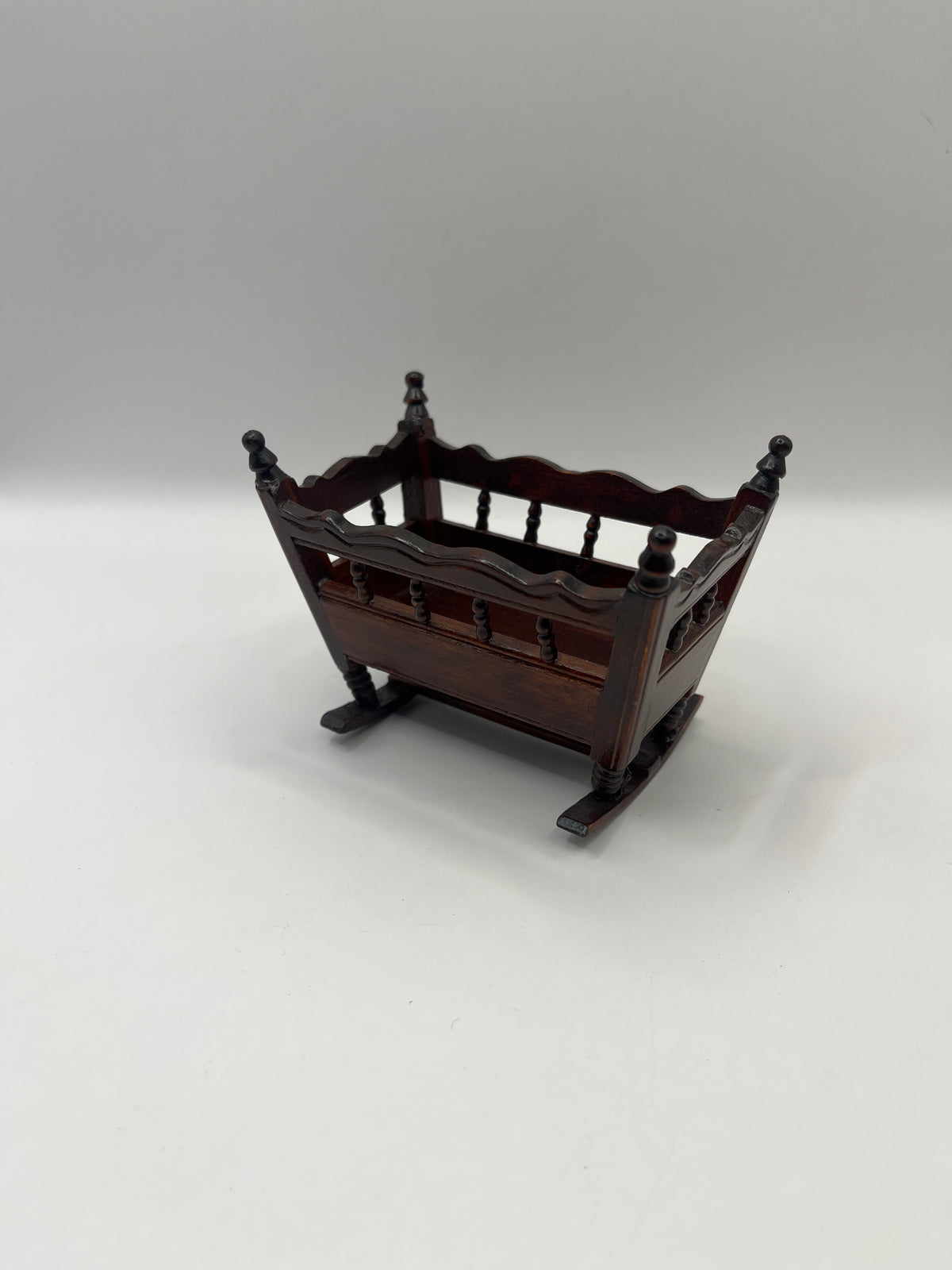 NUR035 - Mahogany large crib