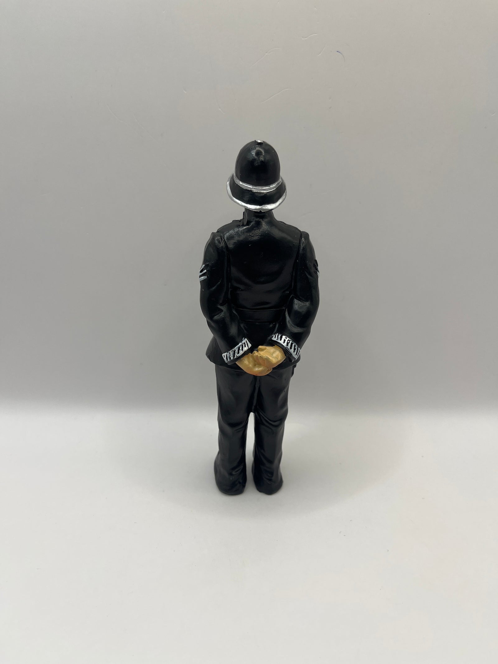 DP333 - Resin policeman