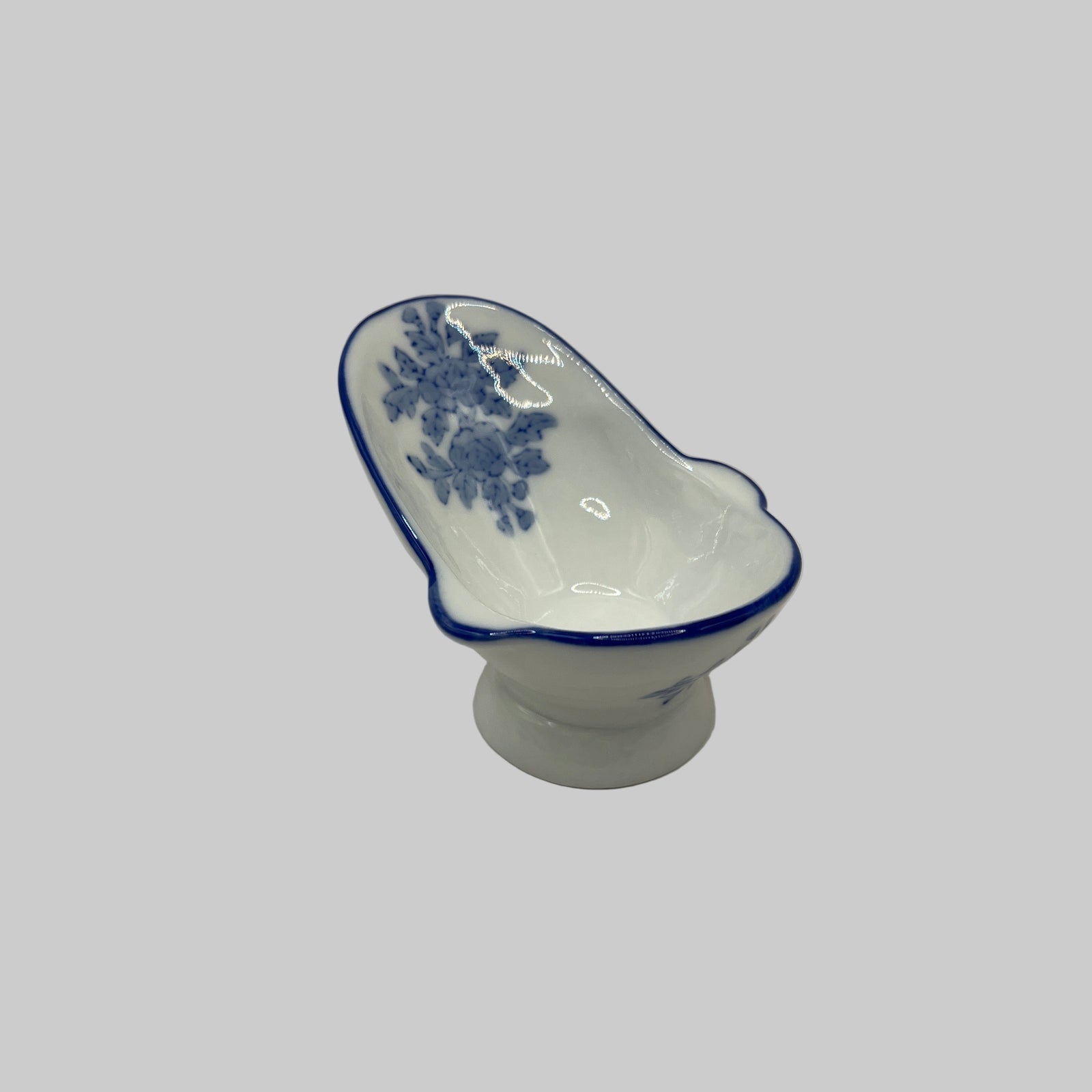D2231 - Blue and white hip bath