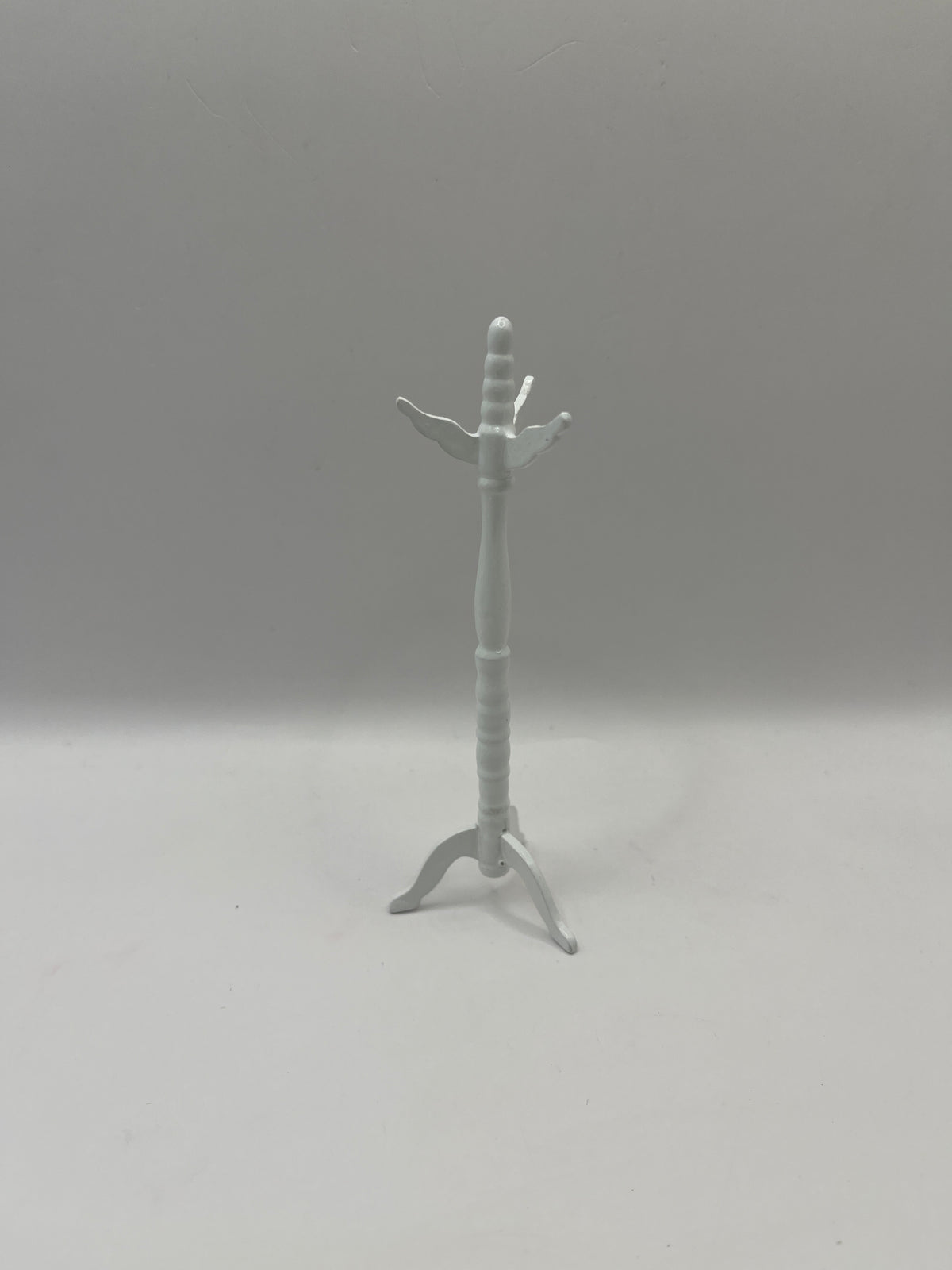 DEC019 - White coat stand