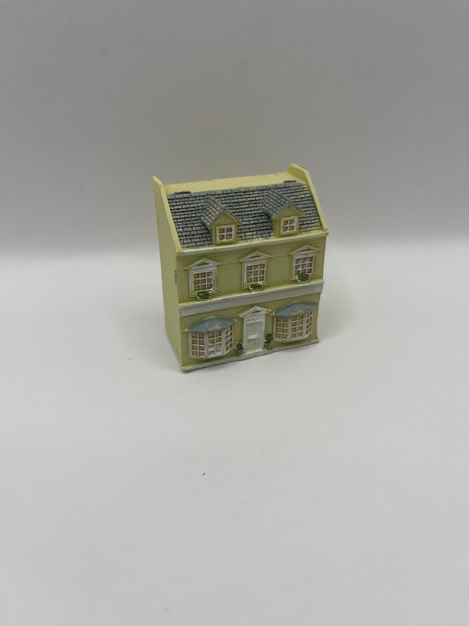 9358 - Resin toy dolls house, Country Stores