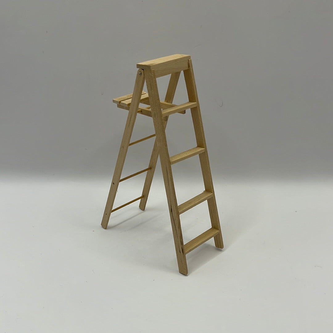 OUT022 - Tall wooden ladder