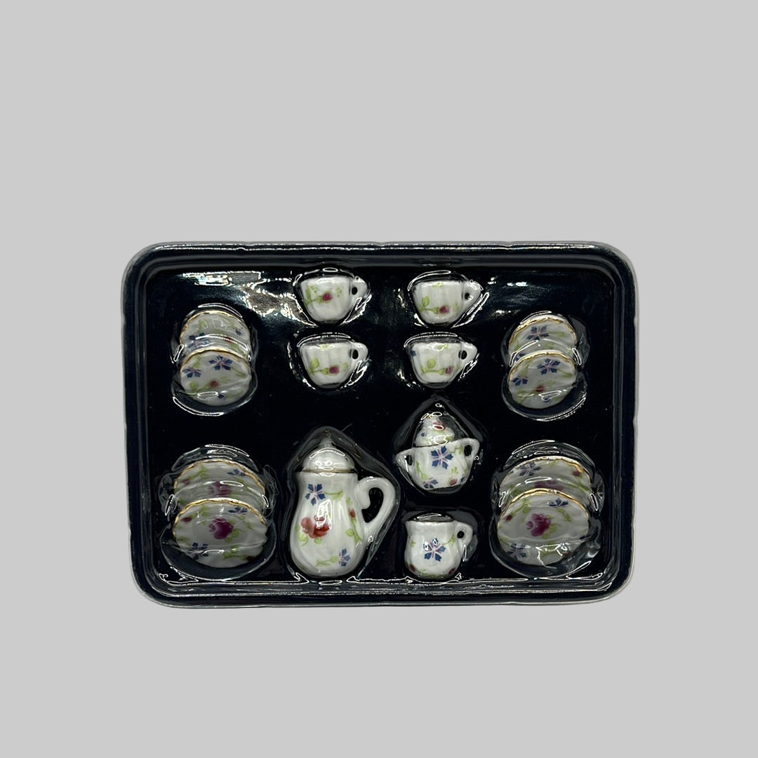 D838 - Floral coffee set