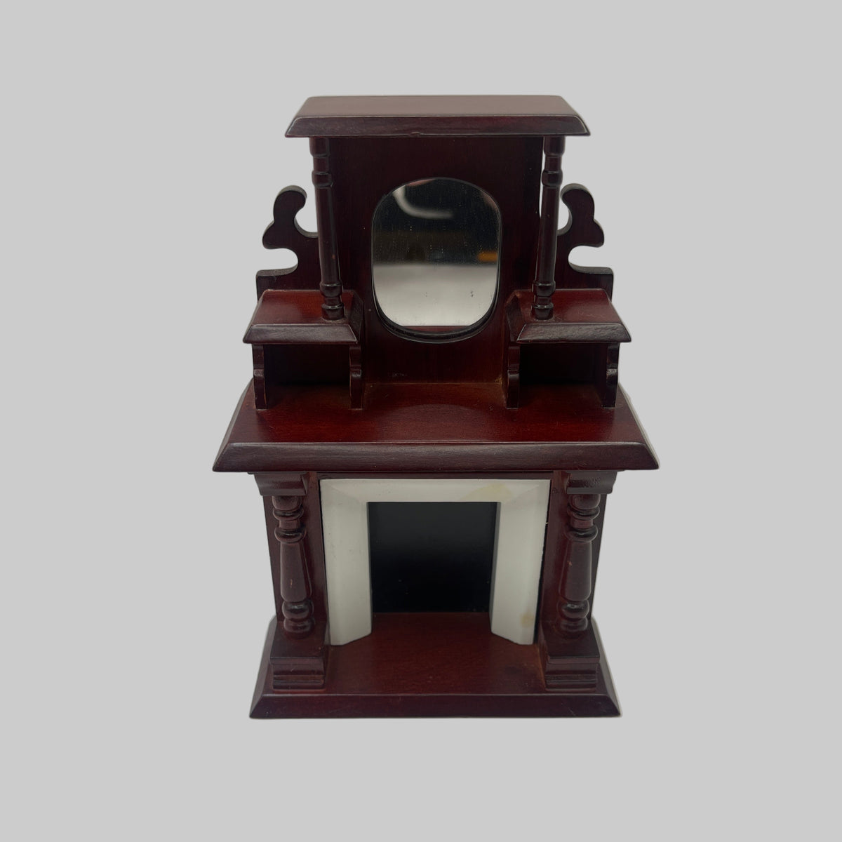 DEC026 - Fireplace with mirror above