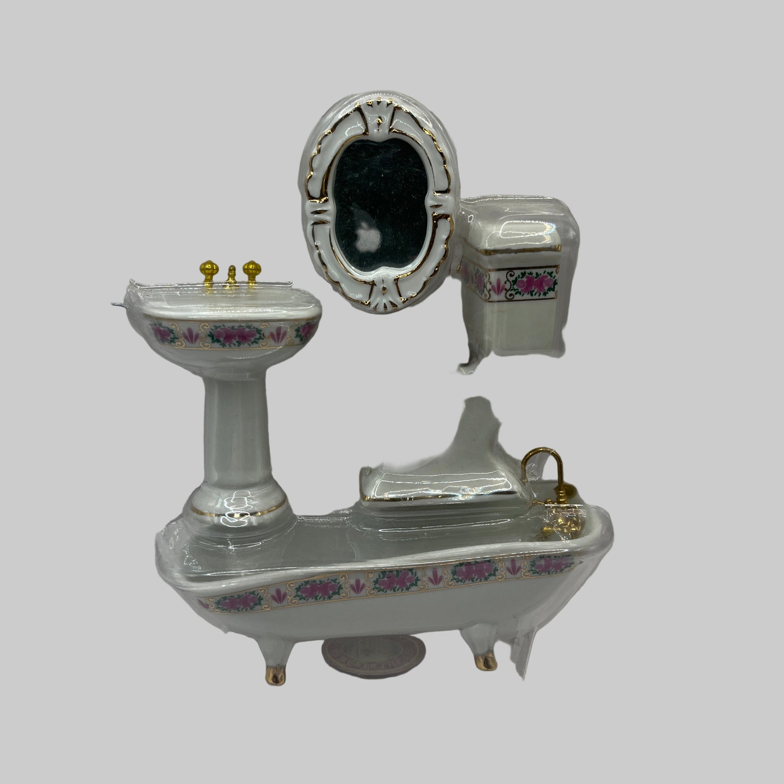DF1193 - Deluxe pink and gilt bathroom suite