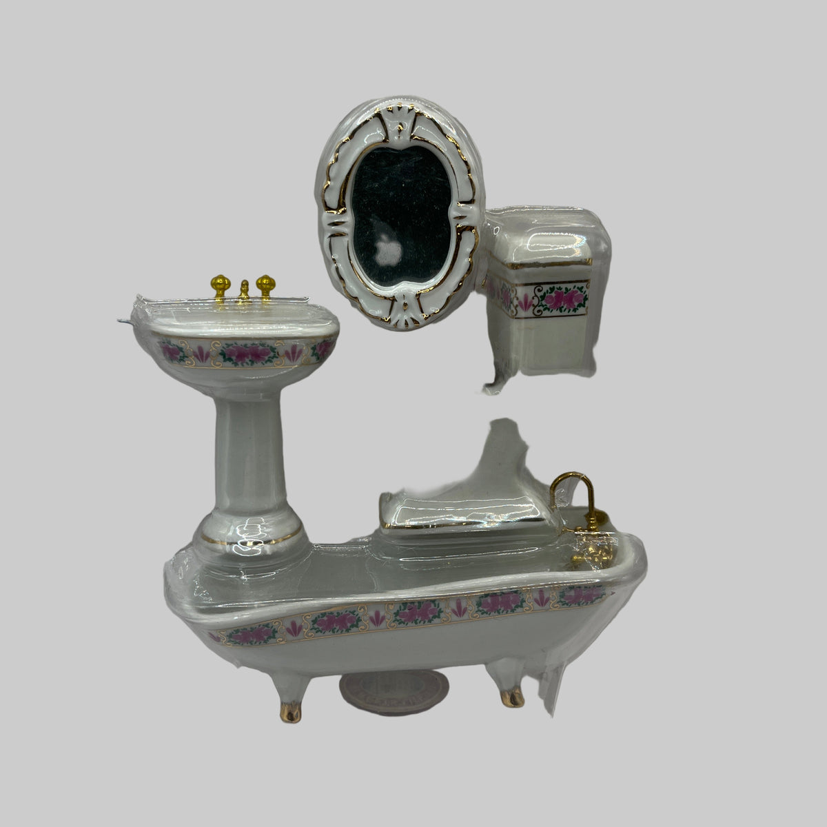 DF1193 - Deluxe pink and gilt bathroom suite