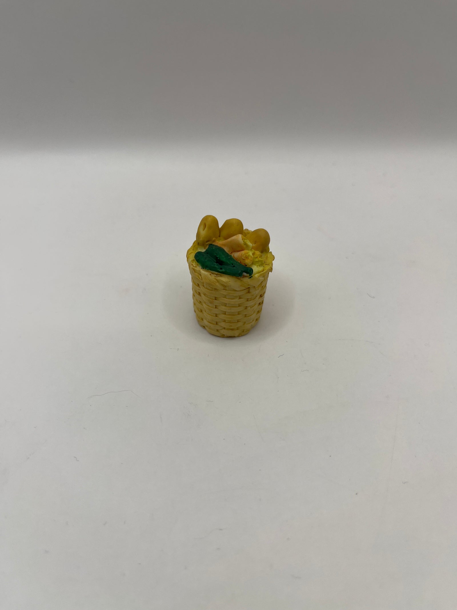 ACC106 - Resin basket of vegetables