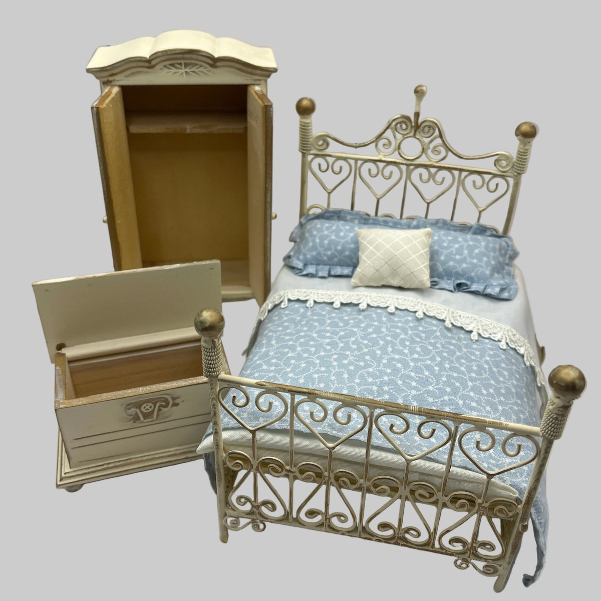 Dolls house cream bedroom suite