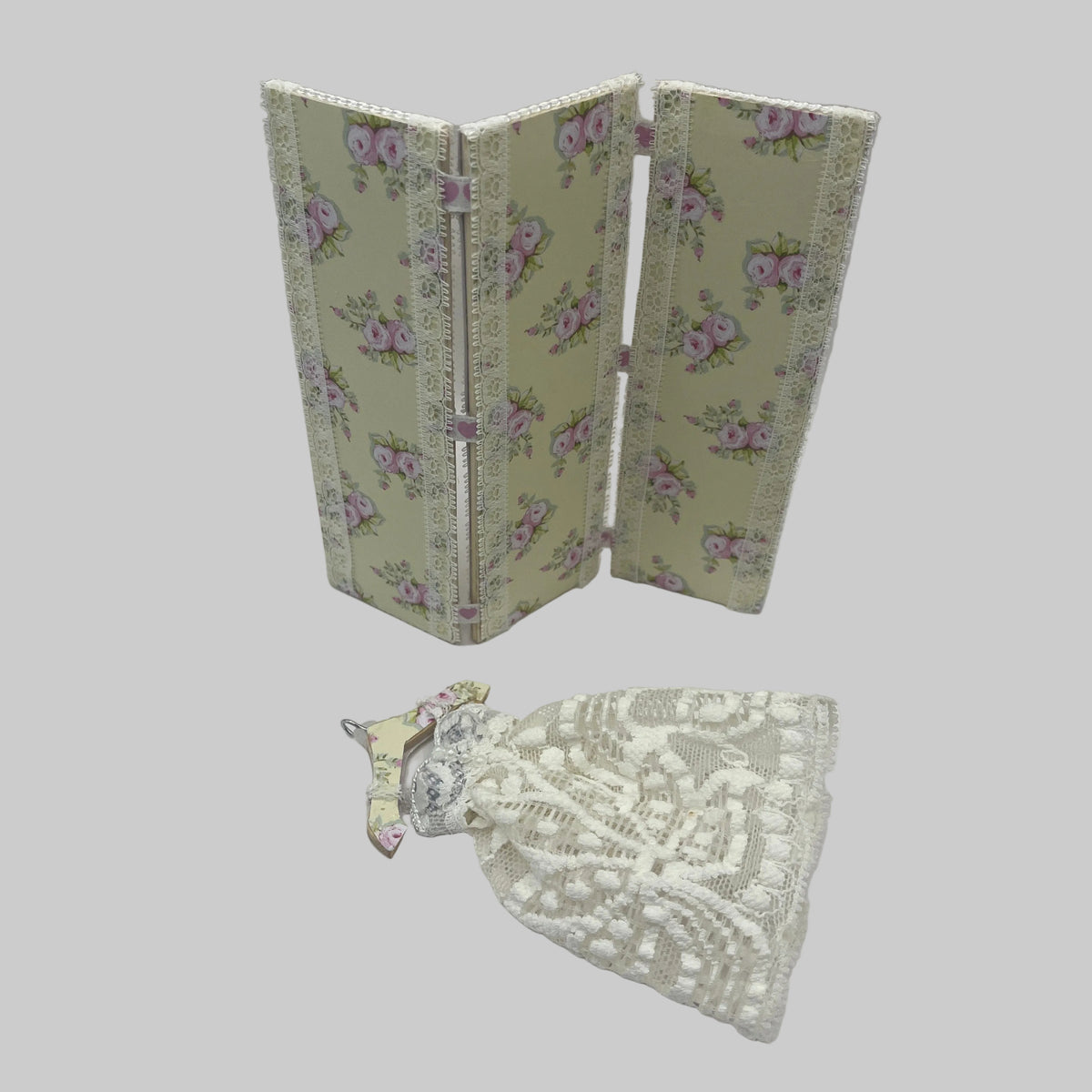 Dolls house dressing screen and nightdress