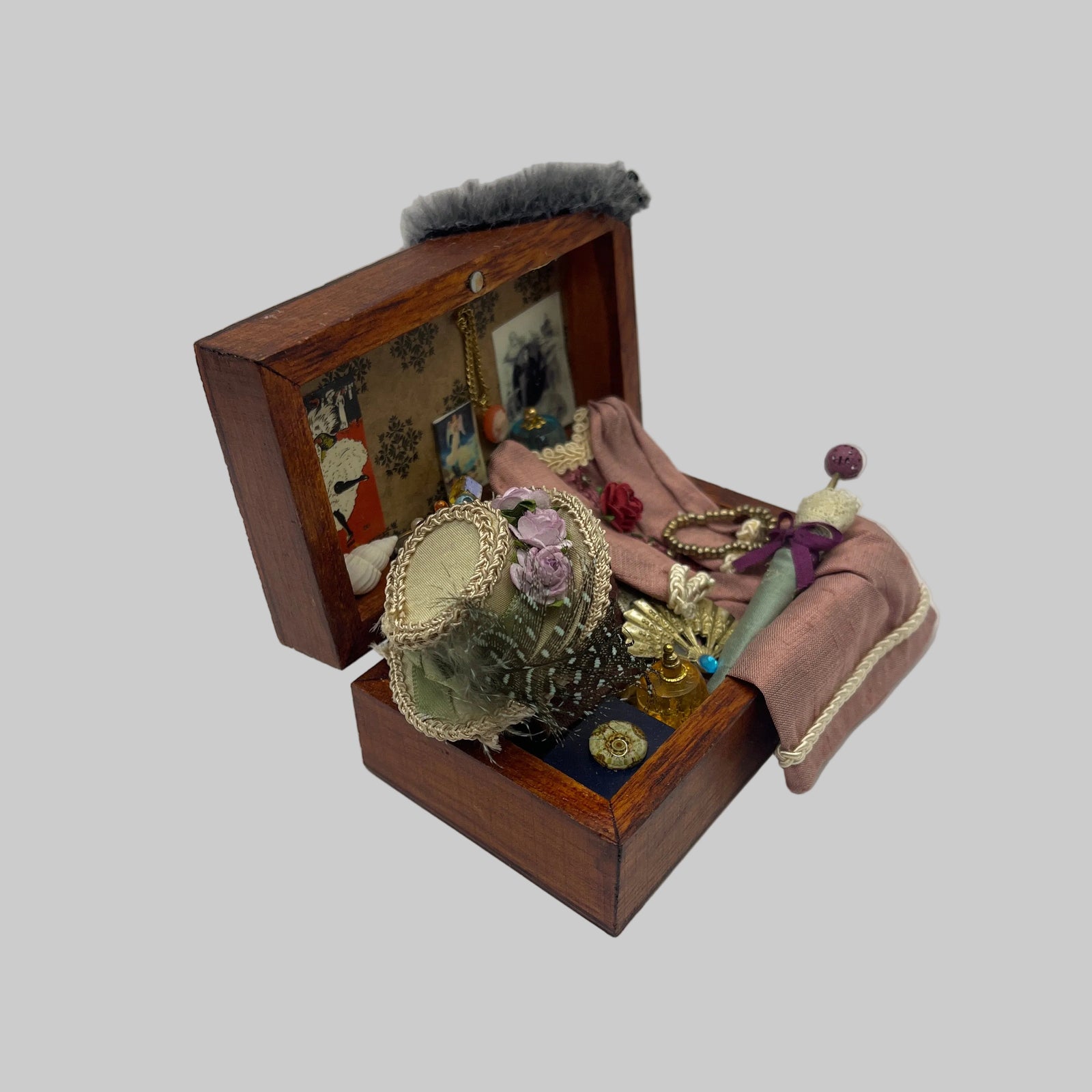 Dolls house ladies filled trunk