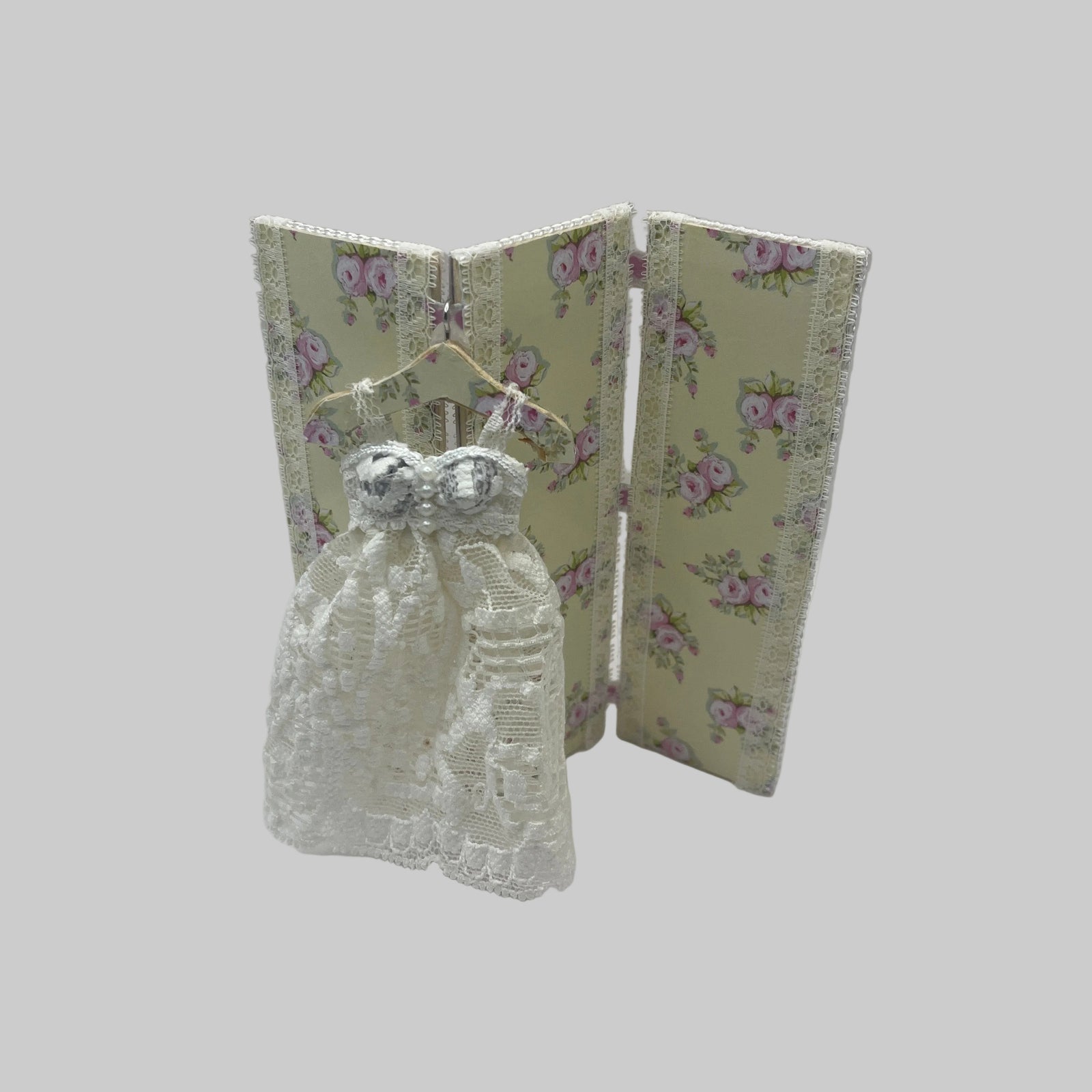 Dolls house modesty screen and nightie