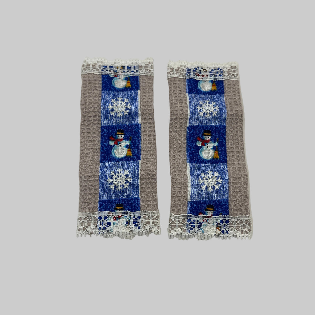 Dolls house Pair of Christmas snowman towels
