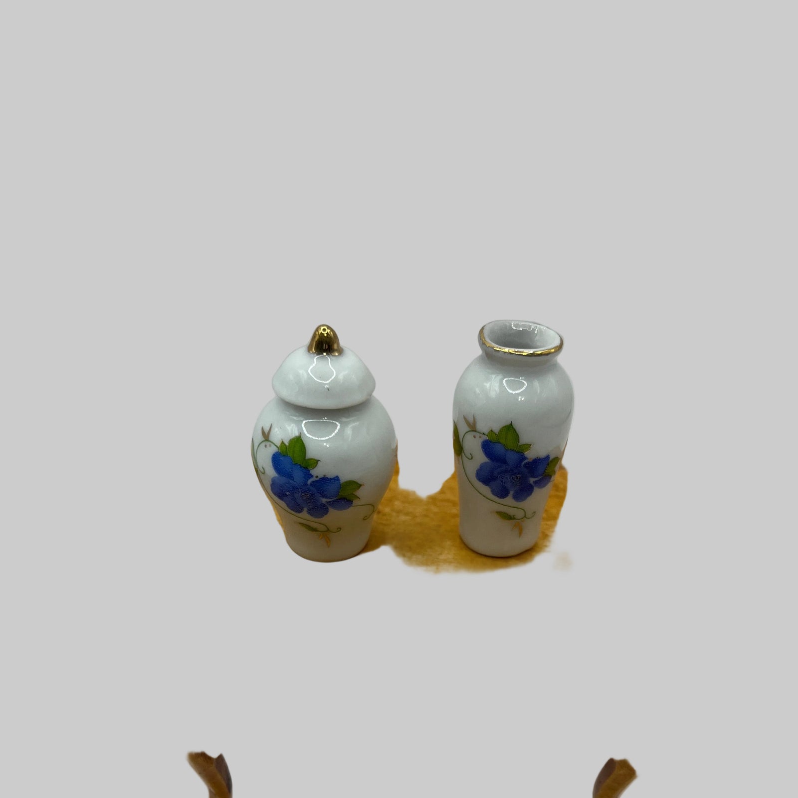 Dolls house pair of vases