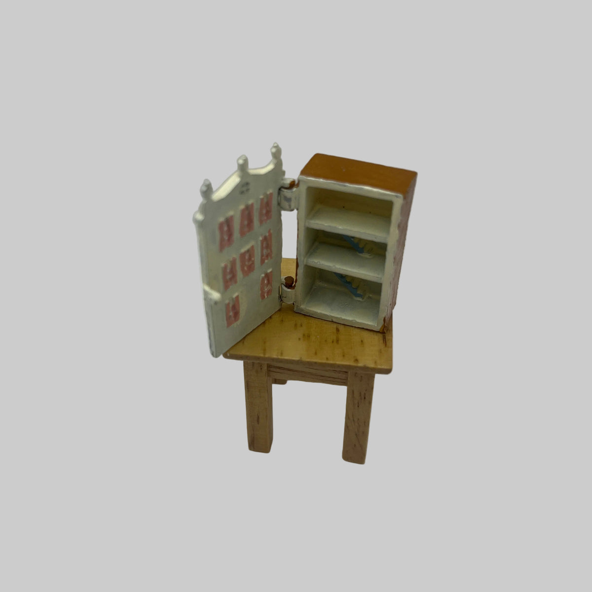 Dolls house toy metal dolls house inside