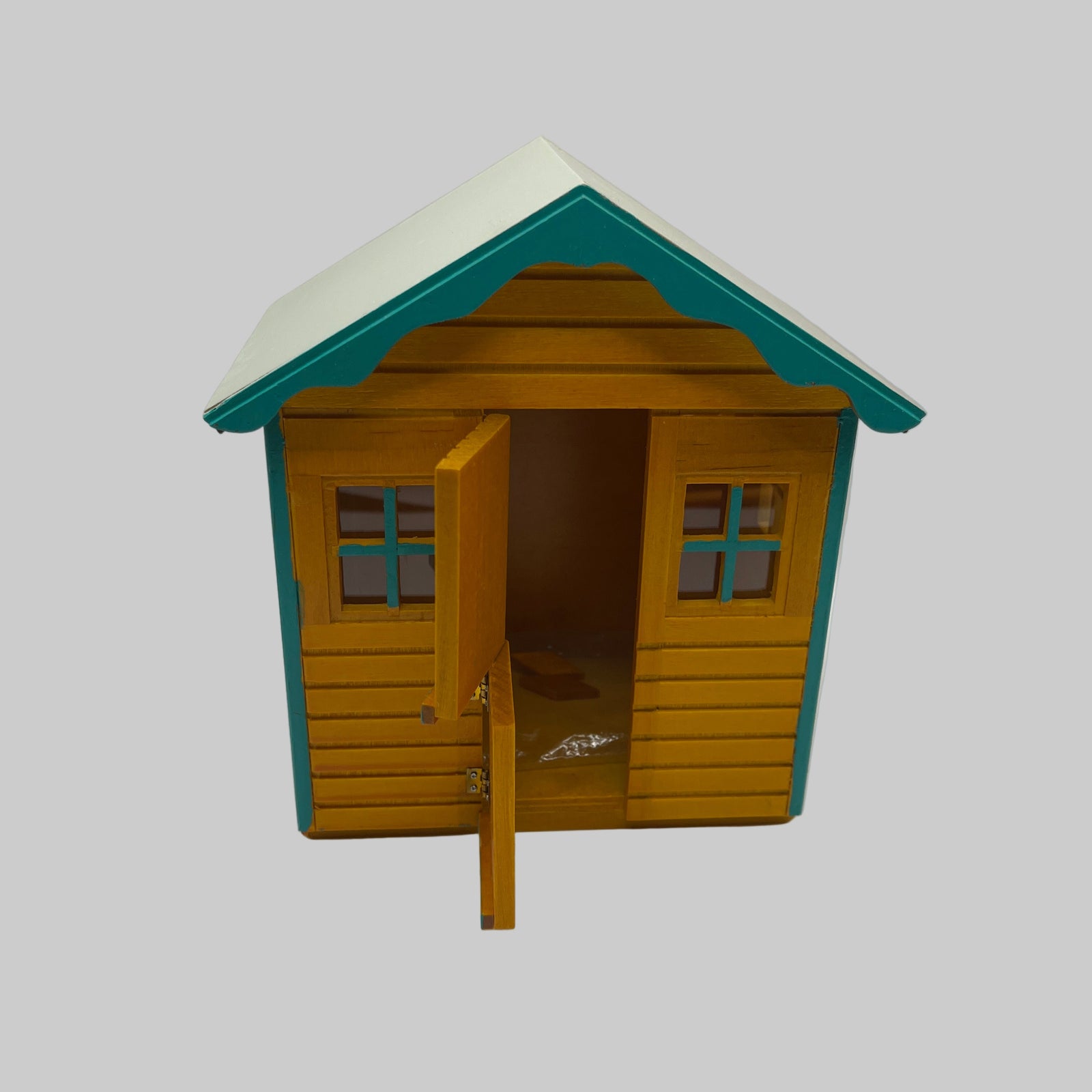 DH521 - Childs play house or garden shed