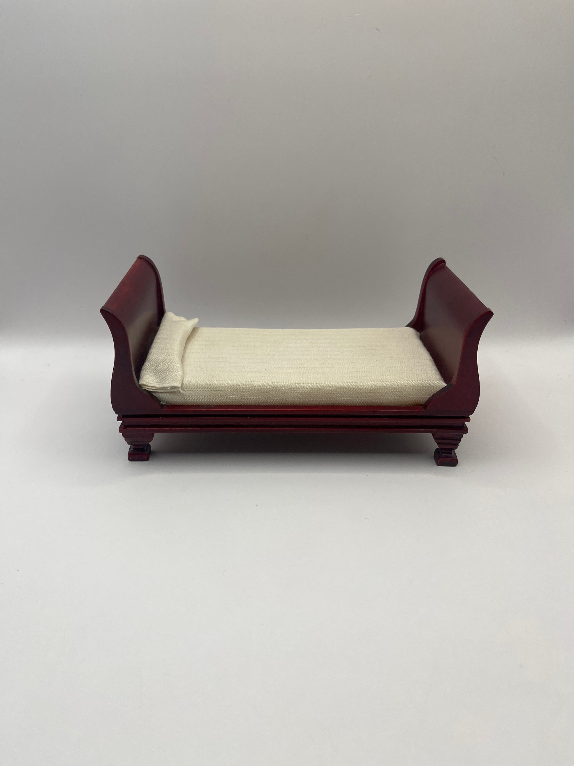 AB033 - Single sleigh bed