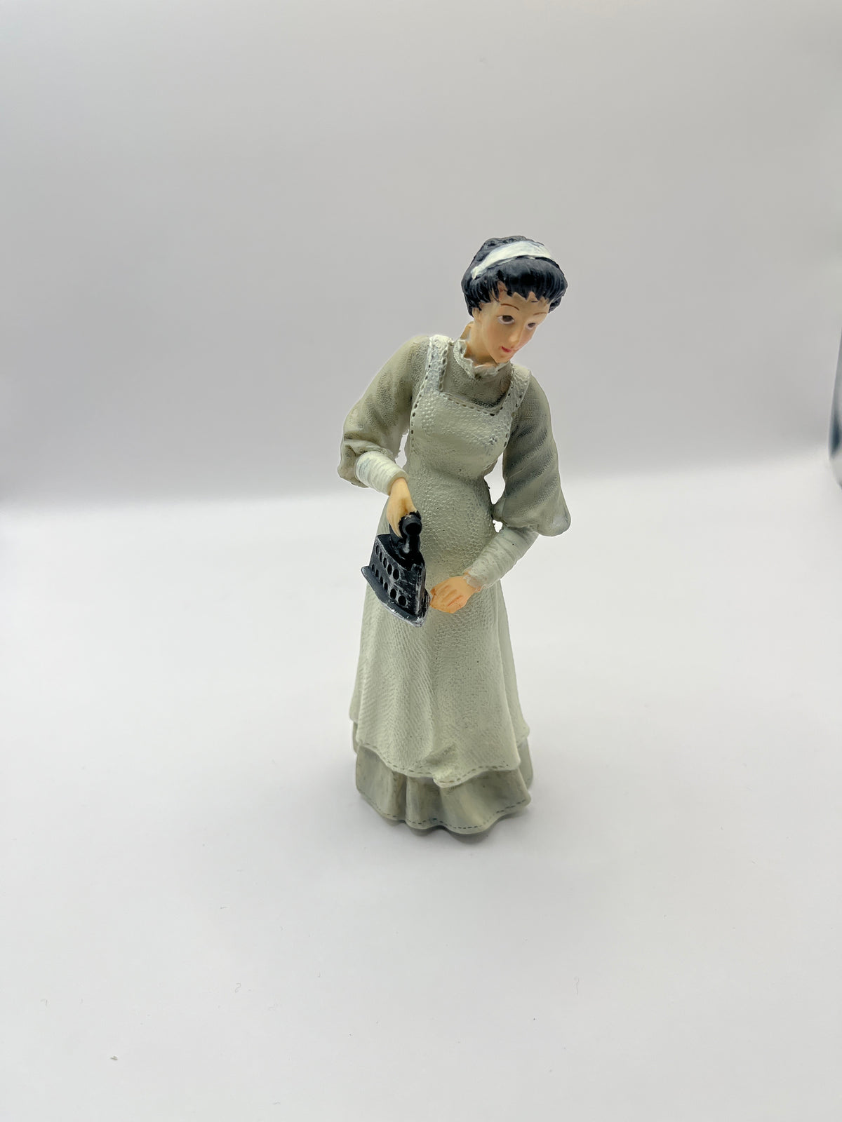 DP316 - Resin ironing maid