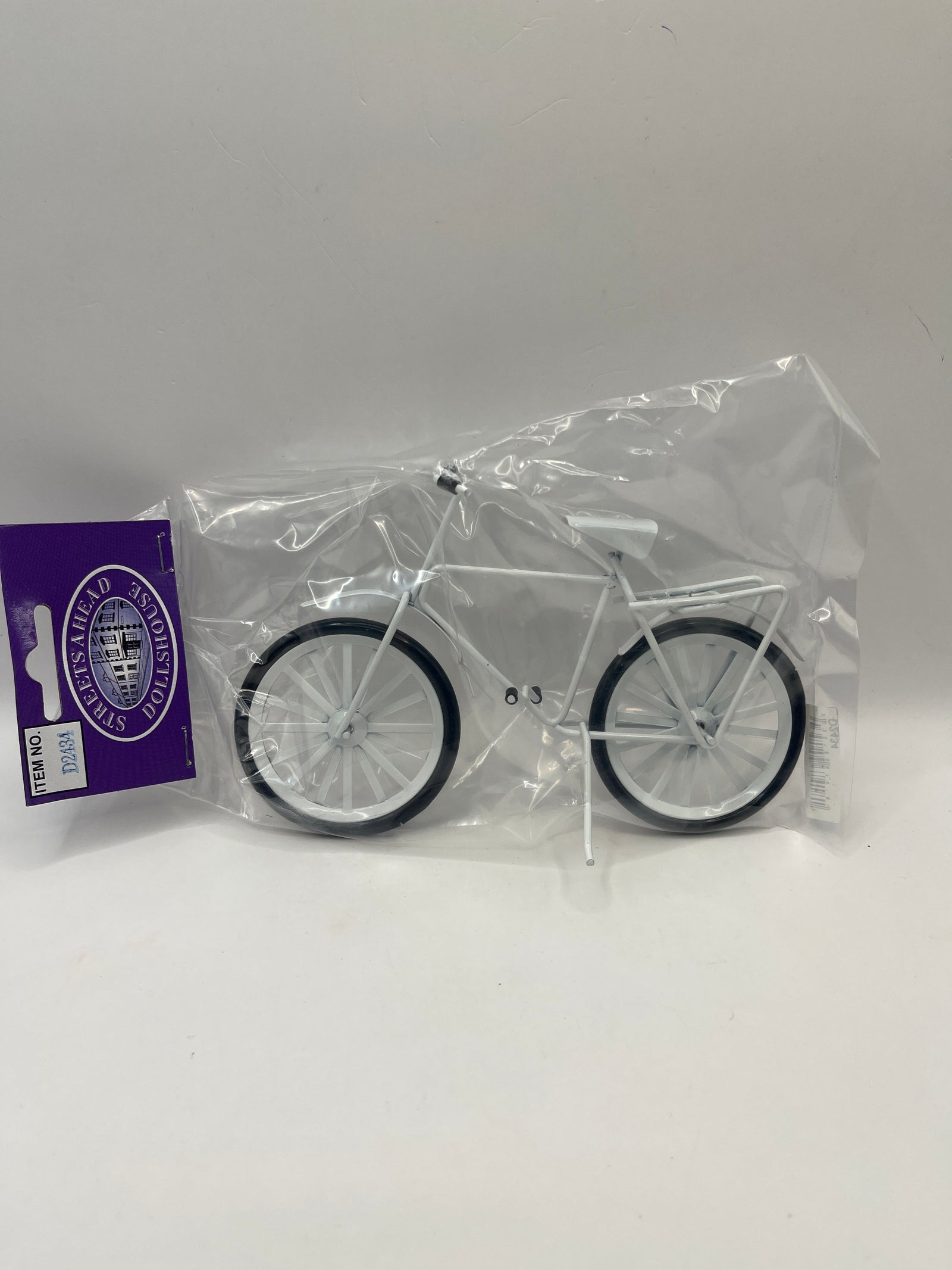 D2434 - White bicycle