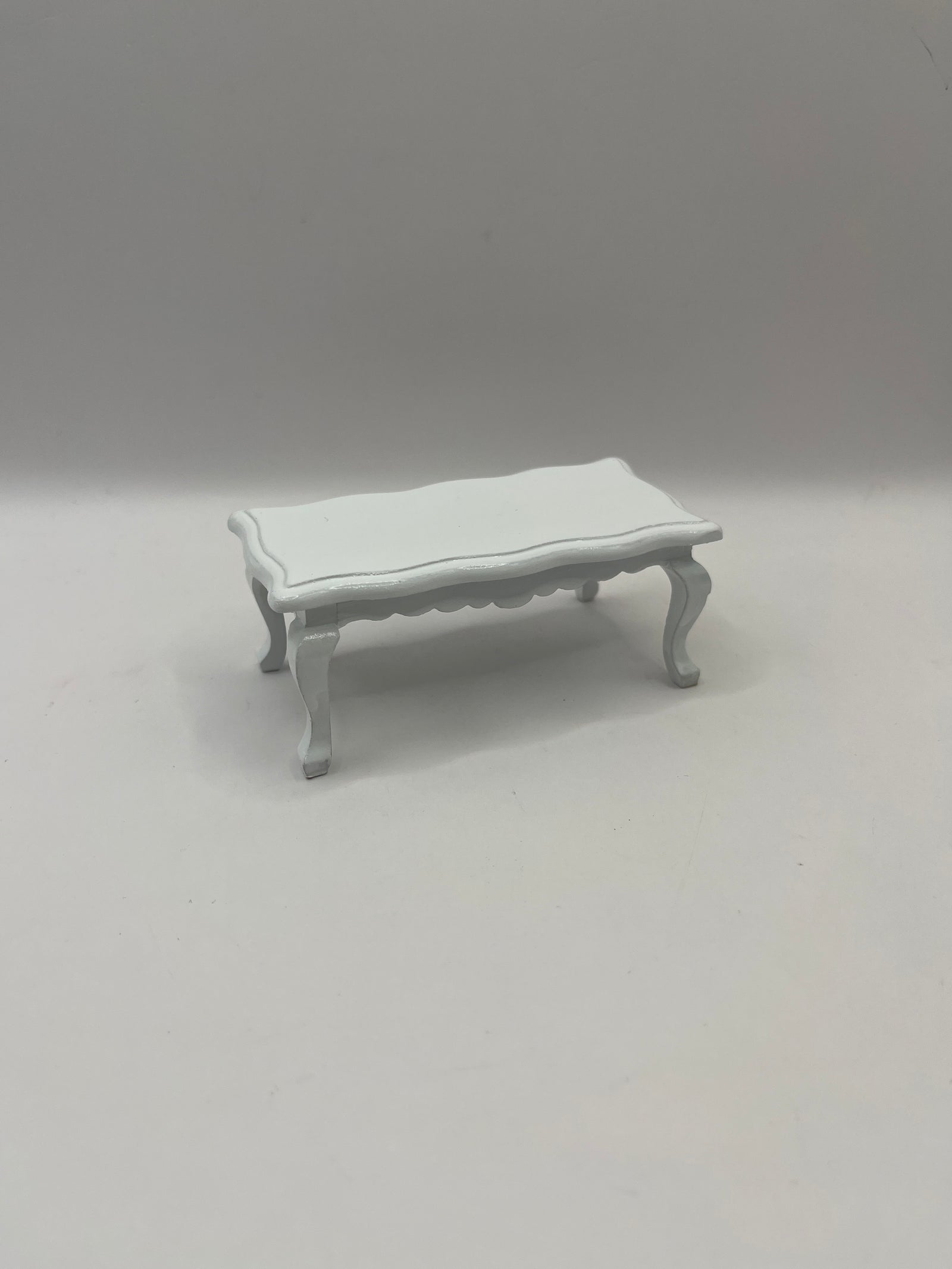 LOU004 - White coffee table