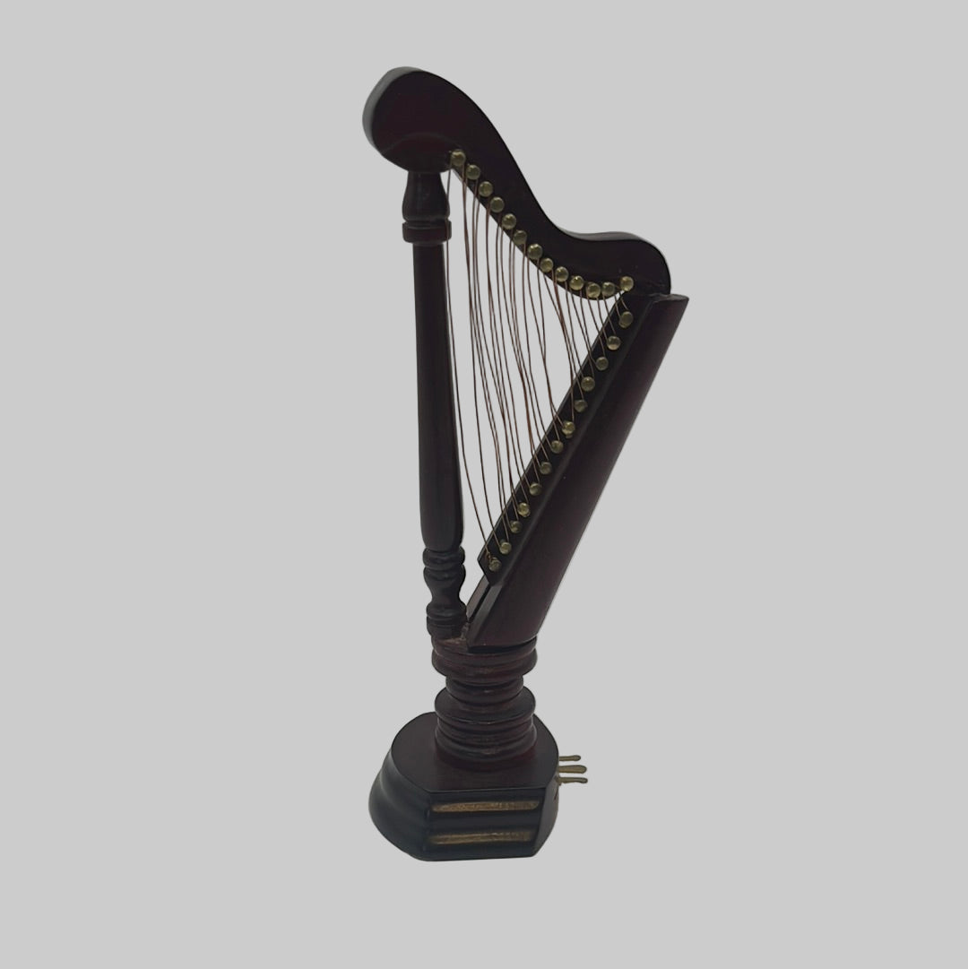 HOB005a - Carved harp