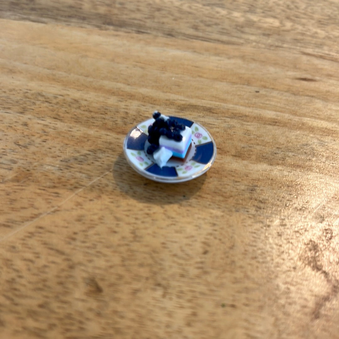 ZR015a - Layered blueberry dessert